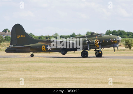 B17 G-BEDF - 124485 à Duxford Flying Legends Airshow Banque D'Images