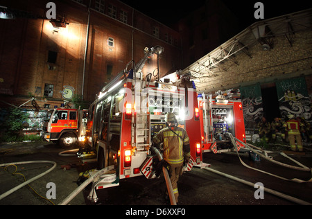 Berlin, Allemagne, les camions de pompiers sur les lieux d'incendie Banque D'Images
