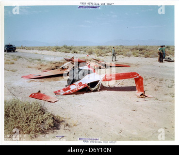 Le Ryan AQM-91 Compass Arrow, développé dans les années 1960, était un véhicule aérien sans pilote (UAV) conçu pour les missions de reconnaissance photographique. Propulsé par le moteur General Electric J97-GE-100, il s’agissait d’un drone à faible observabilité et haute performance qui a contribué au développement de technologies d’UAV modernes utilisées dans des applications militaires et de surveillance. Banque D'Images