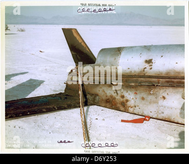 Le Ryan Model 154, également connu sous le nom de flèche compas AQM-91, était un drone de reconnaissance aérienne développé dans les années 1960 Propulsé par un moteur General Electric J97-GE-100, il a été conçu pour la reconnaissance photographique et les missions peu observables. La variante AQM-91A présentait des avancées en matière de furtivité et de performance pour les applications militaires, y compris les opérations de reconnaissance à haute altitude. Banque D'Images