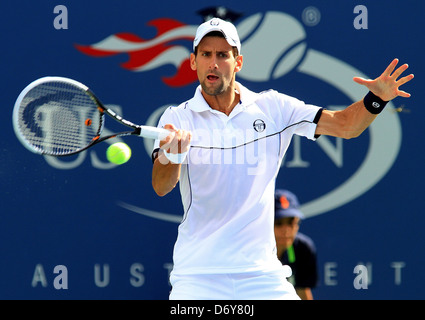 Novak Djokovic, Serbie, joue contre Janko Tipsarevic, Serbie, jeudi 08 septembre 2011, le jour 11 de l'US Open de tennis Banque D'Images