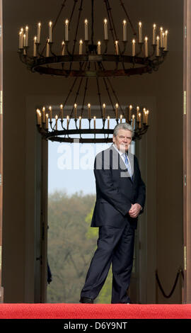 Berlin, Allemagne. 25 avril, 2013. Le Président allemand Joachim Gauck Président slovène attend Pahor au château de Bellevue à Berlin, Allemagne, 25 avril 2013. Photo : WOLFGANG KUMM/dpa/Alamy Live News Banque D'Images