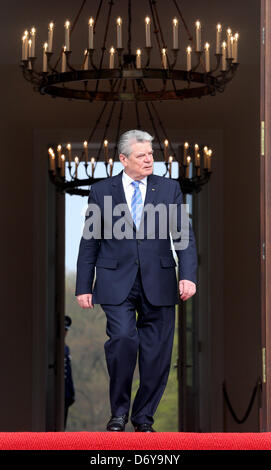 Berlin, Allemagne. 25 avril, 2013. Le Président allemand Joachim Gauck Président slovène attend Pahor au château de Bellevue à Berlin, Allemagne, 25 avril 2013. Photo : WOLFGANG KUMM/dpa/Alamy Live News Banque D'Images