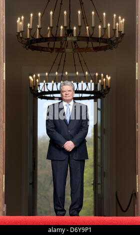 Berlin, Allemagne. 25 avril, 2013. Le Président allemand Joachim Gauck Président slovène attend Pahor au château de Bellevue à Berlin, Allemagne, 25 avril 2013. Photo : WOLFGANG KUMM/dpa/Alamy Live News Banque D'Images