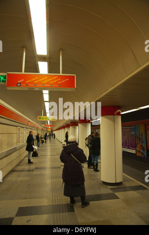 La station de métro Astoria Budapest Hongrie Europe centrale plate-forme Banque D'Images