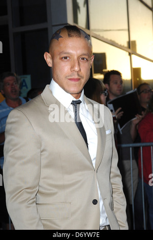 Theo Rossi Projection de FX'S 'Sons of Anarchy' Saison 4 Première Mondiale au cinéma ArcLight Cinerama Dome d'Hollywood, Californie - Banque D'Images