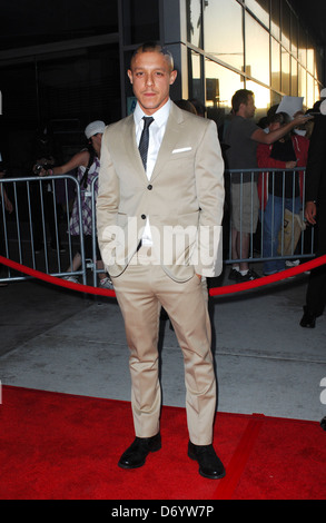 Theo Rossi Projection de FX'S 'Sons of Anarchy' Saison 4 Première Mondiale au cinéma ArcLight Cinerama Dome d'Hollywood, Californie - Banque D'Images