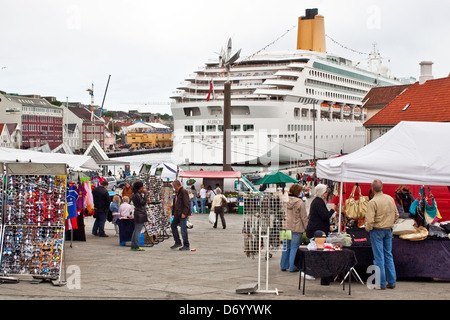Les navires de croisière visitant la ville norvégienne de Stavanger pouvez amarrer presque au centre de la ville Banque D'Images