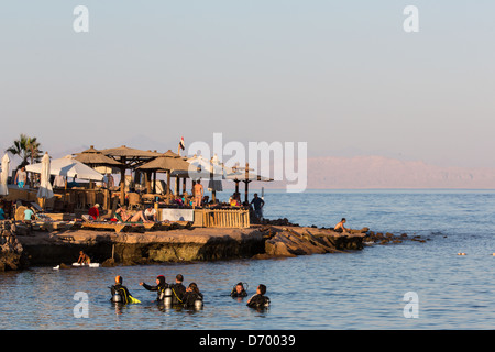 Destination de vacances familiales : Dahab, près de la Mer Rouge en Egypte (Sinaï) Banque D'Images