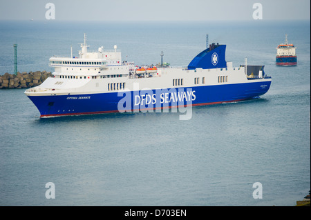 DFDS Seaways OPTIMA navire entrant dans le port Klaipeda le 26 août, 2012 Vilnius, Lituanie. Banque D'Images