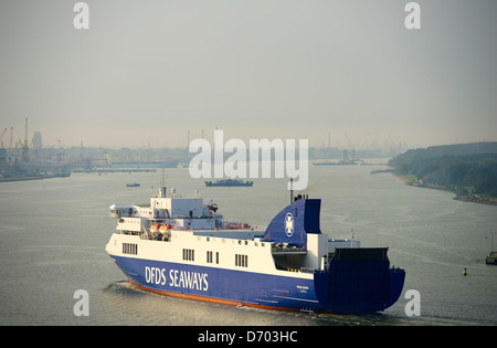 DFDS Seaways OPTIMA navire entrant dans le port Klaipeda le 26 août, 2012 Vilnius, Lituanie. Banque D'Images