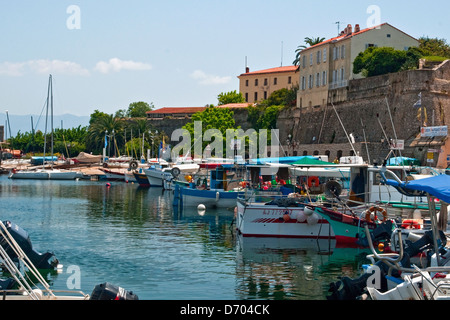 Boat Harbour Pêche à Ajaccio, Corse Banque D'Images