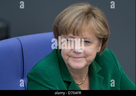 Berlin, Allemagne. 25 avril 2013.La chancelière allemande, Angela Merkel se trouve dans le Bundestag allemand à Berlin, Allemagne, 25 avril 2013. Photo : MAURIZIO GAMBARINI/DPA/Alamy Live News Banque D'Images