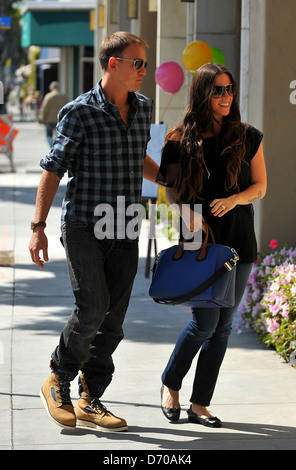 Alanis Morissette et Mario Treadway aka MC Souleye dehors et environ dans la région de Santa Monica Santa Monica, Californie - 02.03.12 Banque D'Images