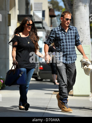 Alanis Morissette et Mario Treadway aka MC Souleye dehors et environ dans la région de Santa Monica Santa Monica, Californie - 02.03.12 Banque D'Images