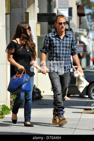 Alanis Morissette et Mario Treadway aka MC Souleye dehors et environ dans la région de Santa Monica Santa Monica, Californie - 02.03.12 Banque D'Images