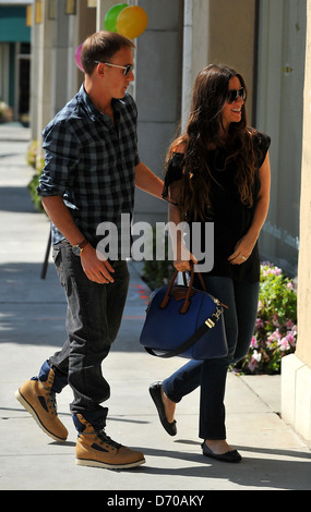 Alanis Morissette et Mario Treadway aka MC Souleye dehors et environ dans la région de Santa Monica Santa Monica, Californie - 02.03.12 Banque D'Images