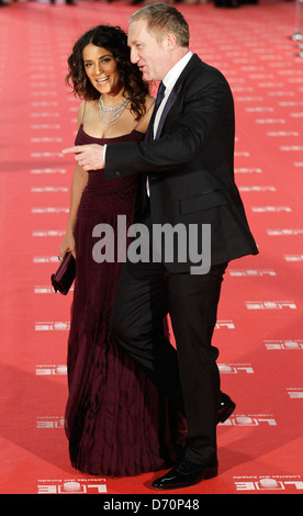 Salma Hayek et François Henri-Pinault Cinéma Goya Awards 2012 Cérémonie au Palacio Municipal de Congresos - Arrivées Banque D'Images