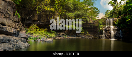 Beau panorama des chutes d'eau en forêt profonde , Thaïlande Banque D'Images