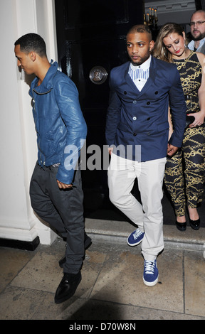 Aston Merrygold et JB aka Jonathan Gill de JLS Brit Awards 2012 - Sony Music Afterparty au Arts Club - à l'extérieur de Londres, Banque D'Images