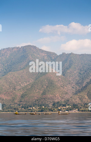 Vue sur le lac Inle à Shan Taung Tan Mountain, près de Nyaung Shwe, l'État de Shan, Myanmar (Birmanie), Banque D'Images