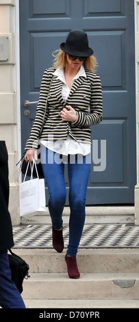 Sarah Harding laissant un immeuble à Londres Londres, Angleterre - 21.02.12 Banque D'Images