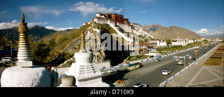 Lhassa, Tibet, Chine - Octobre 2010 : Vues du palais du Potala à partir du point de vue de King Hill Médecine Banque D'Images