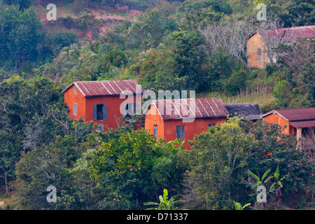 Les maisons de village, près de Tananarive, Madagascar Banque D'Images