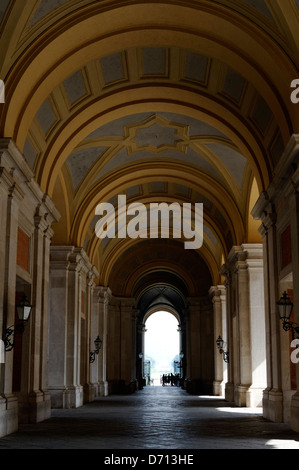 Caserta.Campania. L'Italie. Vue de la galerie centrale, un splendide palais Royal trois nef portique avec une série d'Bigliemi marbl Banque D'Images
