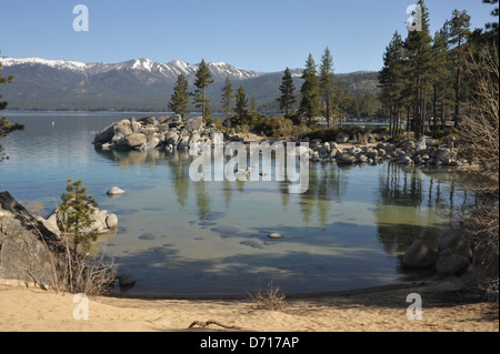 Lac Tahoe dans la Sierra Nevada. Banque D'Images