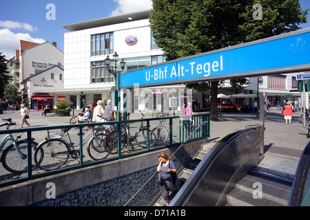 Berlin, Allemagne, les passants a la station de métro Alt-Tegel. Banque D'Images