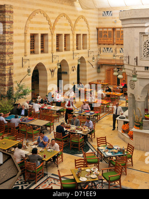 Restaurant dans la région de Souk du centre commercial Wafi, Dubaï, Émirats Arabes Unis Banque D'Images