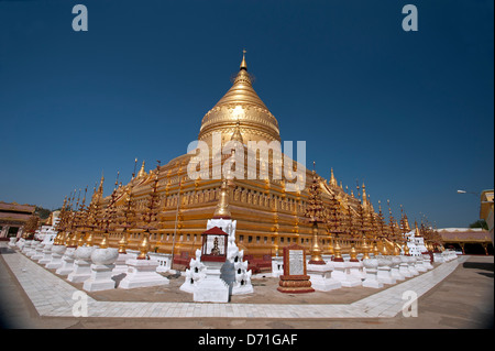 Le grand dôme d'or de la Pagode Shwezigon Bagan Myanmar (Birmanie) Banque D'Images