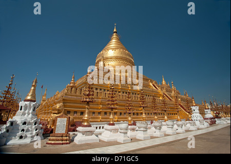 Le grand dôme d'or de la Pagode Shwezigon Bagan Myanmar (Birmanie) Banque D'Images