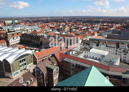 Vue aérienne sur le centre ancien de Lubeck, Schleswig-Holstein, Allemagne le 8 avril 2013. Banque D'Images