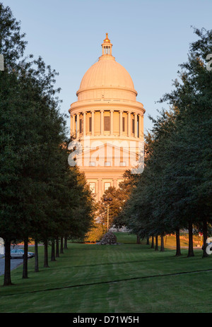 L'Arkansas State Capitol Building dans la lumière et la couleur du soir Banque D'Images