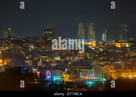 Turquie, Istanbul, Blick auf und Karaköy Beyoglu, im Hintergrund die Hochhäuser des Bankenviertels Banque D'Images