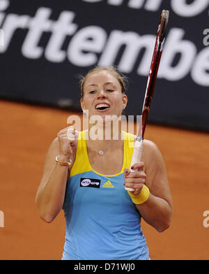 Angelique Kerber l'Allemagne réagit fater un moment donné au cours de match quart contre le Kazakhstan's Shvedova au Grand Prix de tennis WTA Porsche à Stuttgart, Allemagne, 26 avril 2013. Photo : DANIEL MAURER Banque D'Images