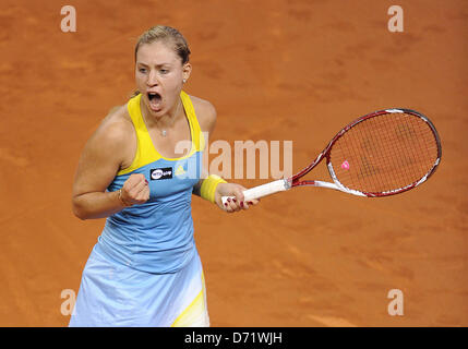 Angelique Kerber l'Allemagne réagit après un moment donné au cours de match quart contre le Kazakhstan's Shvedova au Grand Prix de tennis WTA Porsche à Stuttgart, Allemagne, 26 avril 2013. Photo : DANIEL MAURER Banque D'Images