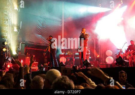 Almada, Portugal. Le 24 avril 2013. Boss AC et son groupe effectue à Almada dans un concert pour le 25 avril jour de commémoration. Crédit : Bruno Monico/Alamy Live News Banque D'Images