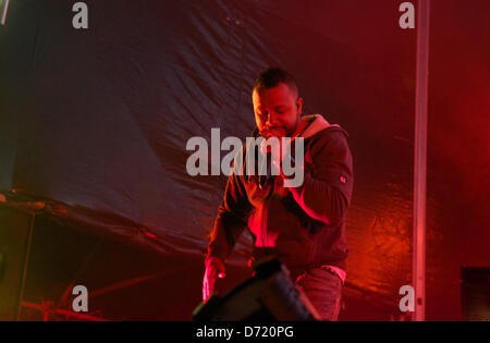 Almada - Portugal ,le 24 avril 2013. Boss AC et son groupe effectue à Almada dans un concert pour le 25 avril jour de commémoration. L'image montre un patron AC portrait pendant le concert. Crédit : Bruno Monico/Alamy Live News Banque D'Images