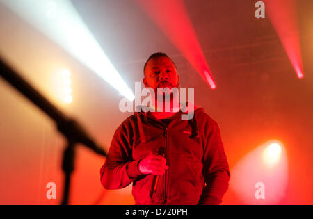 Almada, Portugal. Le 24 avril 2013. Boss AC et son groupe effectue à Almada dans un concert pour le 25 avril jour de commémoration. L'image montre un patron AC portrait pendant le concert. Crédit : Bruno Monico/Alamy Live News Banque D'Images