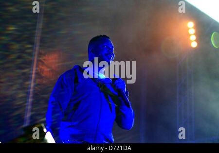 Le 24 avril 2013. Boss AC et son groupe effectue à Almada dans un concert pour le 25 avril jour de commémoration. L'image montre un patron AC portrait pendant le concert. Crédit : Bruno Monico/Alamy Live News Banque D'Images