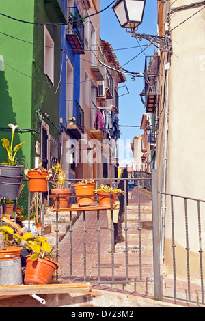 Rue étroite à Villajoyosa dans la Coasta Blanca, Espagne Banque D'Images