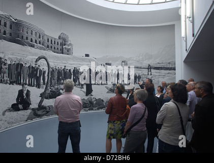 Kassel, Allemagne, la tapisserie de l'artiste Goshka Macuga sur le Fridericianum Documenta (13) Banque D'Images