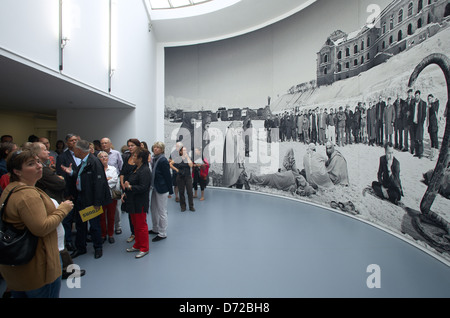 Kassel, Allemagne, la tapisserie de l'artiste Goshka Macuga sur le Fridericianum Documenta (13) Banque D'Images