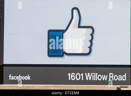 Le signe en face de Facebook siège à Menlo Park en Californie Banque D'Images