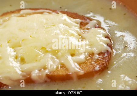 Soupe à l'oignon maison française ..libre Banque D'Images
