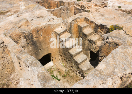 Les catacombes, phénicien chambre souterraine tombe avec la calligraphie la plus ancienne trouvée sur le rocher, près de Sousse, Tunisie Banque D'Images