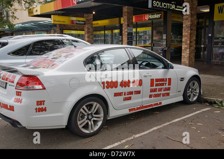 Publicité de voiture australienne sur un véhicule Holden Commodore, offrant de l'argent et des prêts, Sydney, Australie Banque D'Images